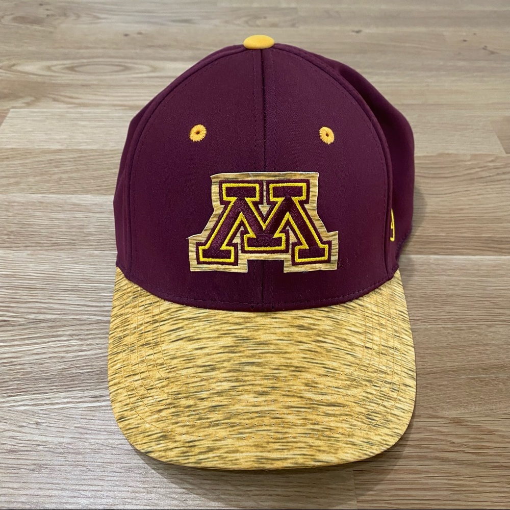 Minnesota Golden Gophers Flex-Fit Maroon & Gold Baseball Hat